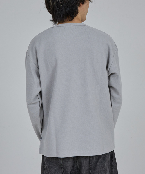 AH ABAHOUSE（エーエイチアバハウス）の「MODERN KANOKO CREW NECK LONG SLEEVE T-SHIRT / モダン カノコ クルーネック ロングスリーブTシャツ（Tシャツ/カットソー・メンズ・グレイッシュベージュ/ホワイト/ブラック・46/48/44）」の12枚目の写真
