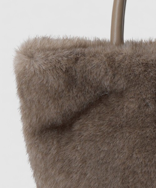 ANAYI(アナイ)の「フェイクファーハンドバッグ(ハンドバッグ・レディース・ブラウン/ホワイト/グレイッシュベージュ・FREE)」の11枚目の写真