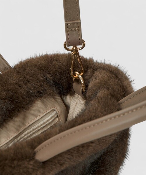 ANAYI(アナイ)の「フェイクファーハンドバッグ(ハンドバッグ・レディース・ブラウン/ホワイト/グレイッシュベージュ・FREE)」の6枚目の写真