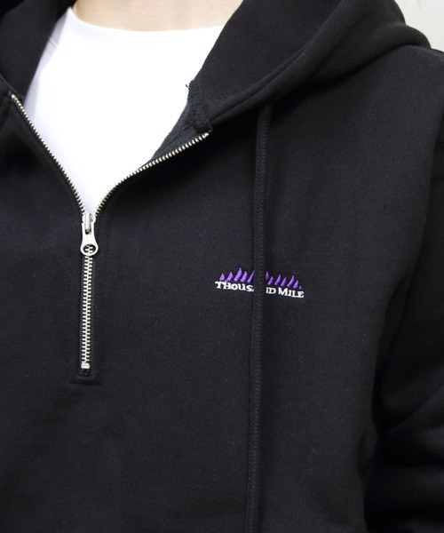 THOUSAND MILE（サウザンドマイル）の「THOUSAND MILE/サウザンドマイル　ハーフジップパーカー　HALF ZIP PARKER（パーカー・メンズ・ベージュ/ブラック/チャコールグレー・L/S/M）」の4枚目の写真