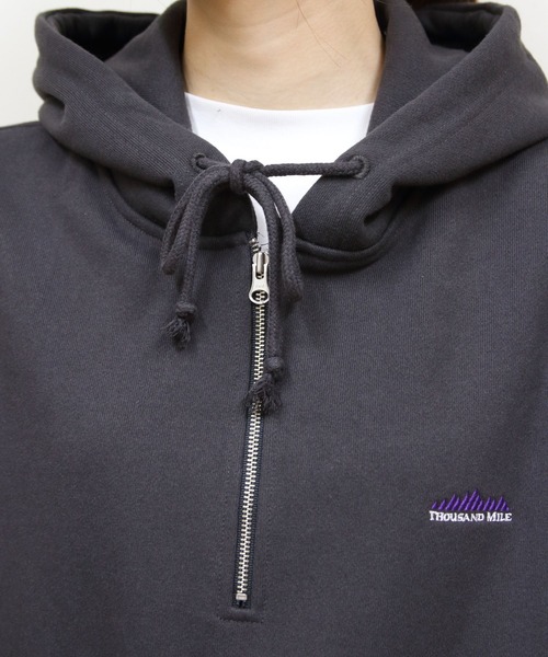 THOUSAND MILE（サウザンドマイル）の「THOUSAND MILE/サウザンドマイル　ハーフジップパーカー　HALF ZIP PARKER（パーカー・メンズ・ベージュ/ブラック/チャコールグレー・L/S/M）」の10枚目の写真