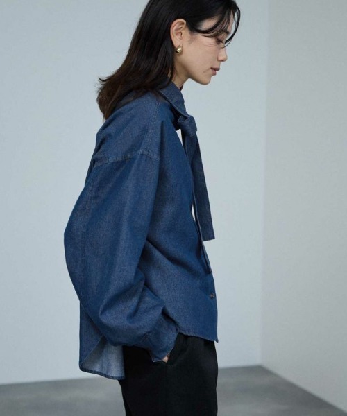 Mac-House（マックハウス）の「milli de l'air デニムボウタイシャツ（シャツ/ブラウス・レディース・ネイビー/ブルー・M）」の6枚目の写真