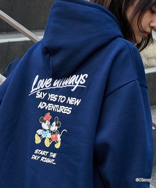 Disney（ディズニー）の「【Disney】別注 ミッキーマウス＆ミニーマウス / オールドグラフィック 刺繍 バックプリント パーカー（パーカー・レディース・グレー系/ブラック系/ネイビー/スミクロ/オートミール・L/M）」の5枚目の写真