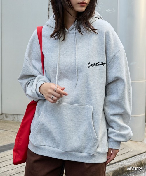 Disney（ディズニー）の「【Disney】別注 ミッキーマウス＆ミニーマウス / オールドグラフィック 刺繍 バックプリント パーカー（パーカー・レディース・グレー系/ブラック系/ネイビー/スミクロ/オートミール・L/M）」の6枚目の写真