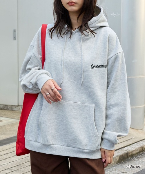 Disney（ディズニー）の「【Disney】別注 ミッキーマウス＆ミニーマウス / オールドグラフィック 刺繍 バックプリント パーカー（パーカー・レディース・グレー系/ブラック系/ネイビー/スミクロ/オートミール・L/M）」の8枚目の写真