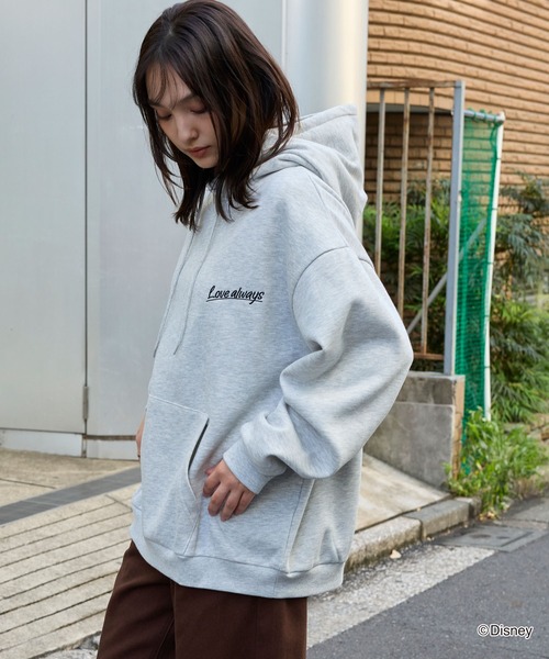 Disney（ディズニー）の「【Disney】別注 ミッキーマウス＆ミニーマウス / オールドグラフィック 刺繍 バックプリント パーカー（パーカー・レディース・グレー系/ブラック系/ネイビー/スミクロ/オートミール・L/M）」の10枚目の写真