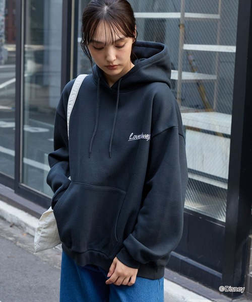 Disney（ディズニー）の「【Disney】別注 ミッキーマウス＆ミニーマウス / オールドグラフィック 刺繍 バックプリント パーカー（パーカー・レディース・グレー系/ブラック系/ネイビー/スミクロ/オートミール・L/M）」の13枚目の写真