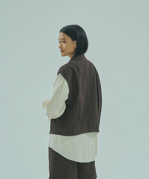 ROSE BUD（ローズバッド）の「TAILORED TUCK VEST（ベスト・レディース・ブラウン/グレー・ONE SIZE）」の7枚目の写真