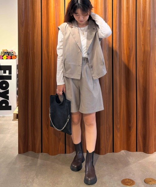 ROSE BUD（ローズバッド）の「TAILORED TUCK VEST（ベスト・レディース・ブラウン/グレー・ONE SIZE）」の13枚目の写真