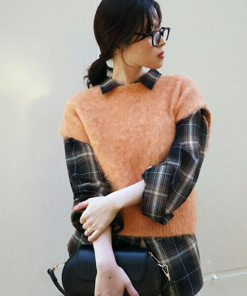 le.coeur blanc（ルクールブラン）の「《WEB限定アイテム》ソフトシャギーニットベスト（ベスト・レディース・ブラウン/パープル/ブルー/オレンジ/オフホワイト・38）」の5枚目の写真