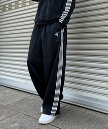 NYLAUS（ナイラス）の「【Nylaus】蜂刺繍 ライントラック ワイドパンツ バルーンパンツ ジャージ セットアップ対応 ユニセックス（その他パンツ）」