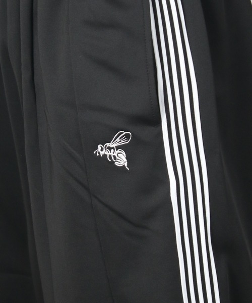 NYLAUS（ナイラス）の「【Nylaus】蜂刺繍 ライントラック ワイドパンツ バルーンパンツ ジャージ セットアップ対応 ユニセックス（その他パンツ・メンズ・ブラウン/ブラック/アイボリー・L/M）」の6枚目の写真