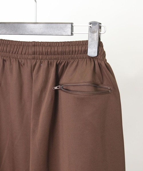 NYLAUS（ナイラス）の「【Nylaus】蜂刺繍 ライントラック ワイドパンツ バルーンパンツ ジャージ セットアップ対応 ユニセックス（その他パンツ・メンズ・ブラウン/ブラック/アイボリー・L/M）」の11枚目の写真