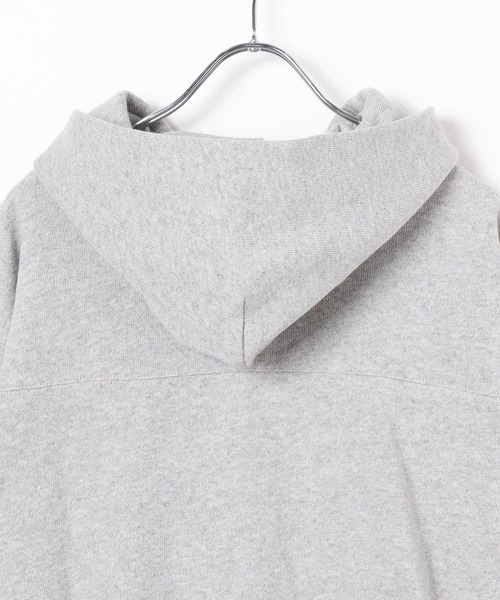 BAYFLOW（ベイフロー）の「[こだわりのフードシルエット]ショートスウェットフーディー（パーカー・レディース・グレー/チャコール/レッド・FREE）」の15枚目の写真