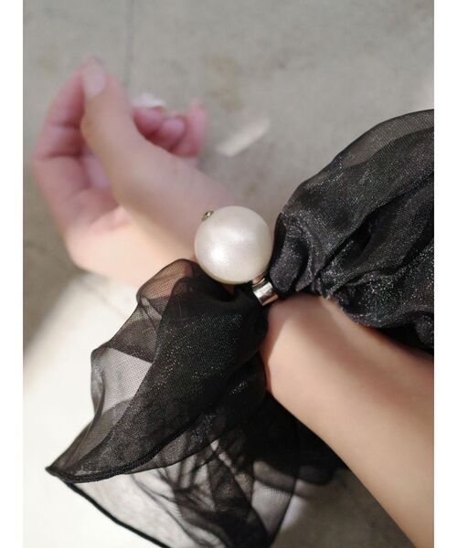 EATME（イートミー）の「ポイントフェイクパールオーガンジーシュシュ（シュシュ・レディース・ブラック・FREE）」の4枚目の写真