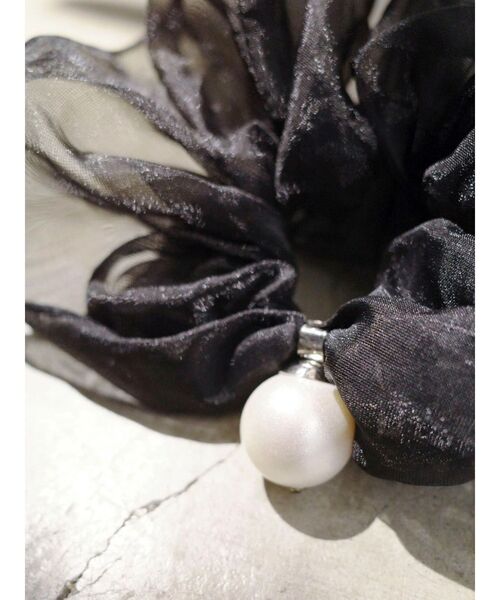 EATME（イートミー）の「ポイントフェイクパールオーガンジーシュシュ（シュシュ・レディース・ブラック・FREE）」の14枚目の写真