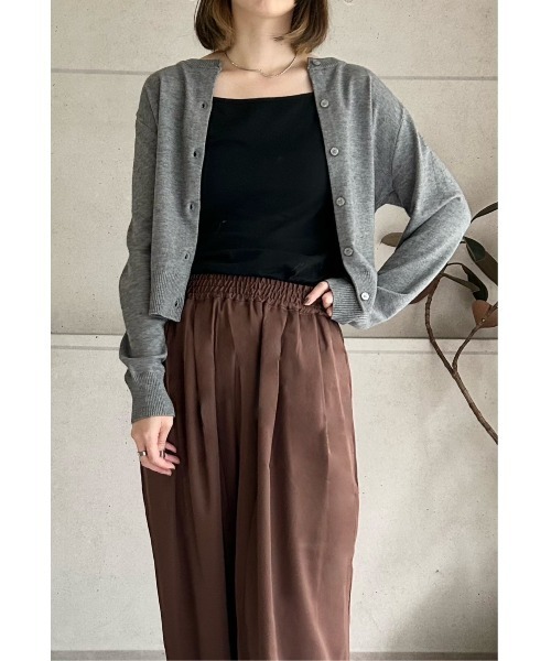 amini（アミニ）の「クルーネックニットカーディガン（カーディガン/ボレロ・レディース・ホワイト/ブラウン/レッド/グレー/ブラック・MEDIUM）」の3枚目の写真