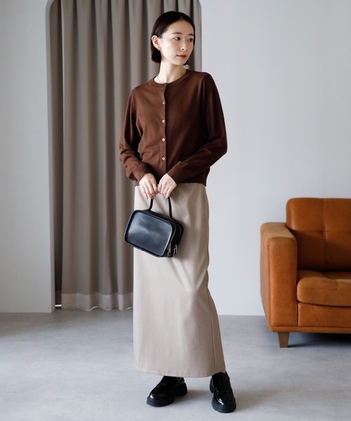 amini（アミニ）の「クルーネックニットカーディガン（カーディガン/ボレロ・レディース・ホワイト/ブラウン/レッド/グレー/ブラック・MEDIUM）」の6枚目の写真