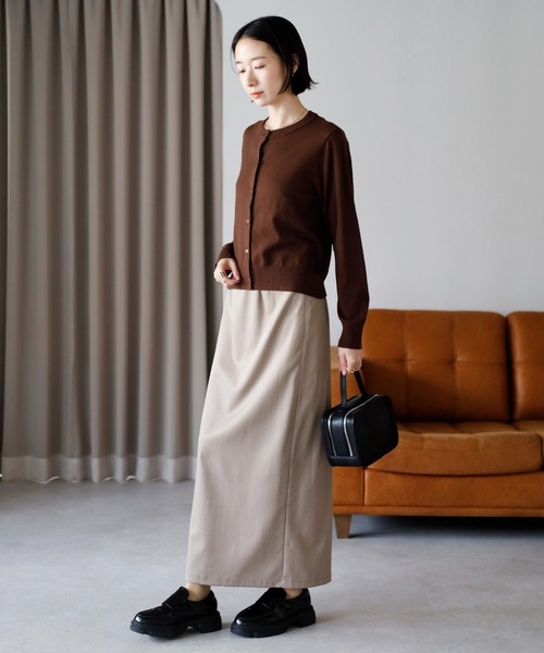 amini（アミニ）の「クルーネックニットカーディガン（カーディガン/ボレロ・レディース・ホワイト/ブラウン/レッド/グレー/ブラック・MEDIUM）」の7枚目の写真