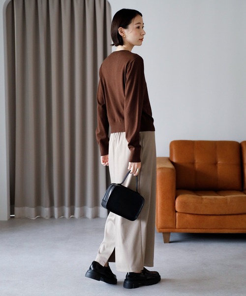 amini（アミニ）の「クルーネックニットカーディガン（カーディガン/ボレロ・レディース・ホワイト/ブラウン/レッド/グレー/ブラック・MEDIUM）」の8枚目の写真