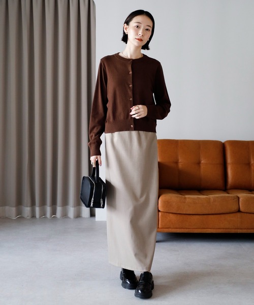 amini（アミニ）の「クルーネックニットカーディガン（カーディガン/ボレロ・レディース・ホワイト/ブラウン/レッド/グレー/ブラック・MEDIUM）」の9枚目の写真