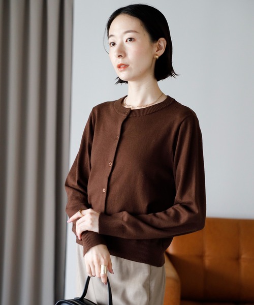 amini（アミニ）の「クルーネックニットカーディガン（カーディガン/ボレロ・レディース・ホワイト/ブラウン/レッド/グレー/ブラック・MEDIUM）」の10枚目の写真