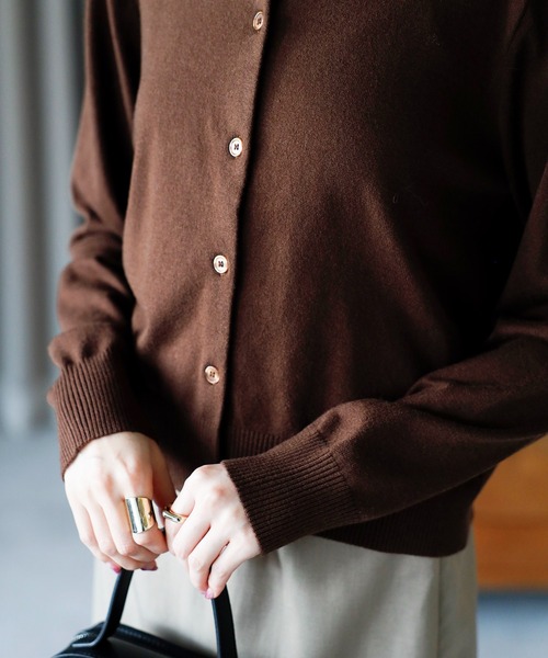 amini（アミニ）の「クルーネックニットカーディガン（カーディガン/ボレロ・レディース・ホワイト/ブラウン/レッド/グレー/ブラック・MEDIUM）」の13枚目の写真