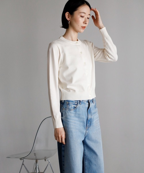 amini（アミニ）の「クルーネックニットカーディガン（カーディガン/ボレロ・レディース・ホワイト/ブラウン/レッド/グレー/ブラック・MEDIUM）」の19枚目の写真