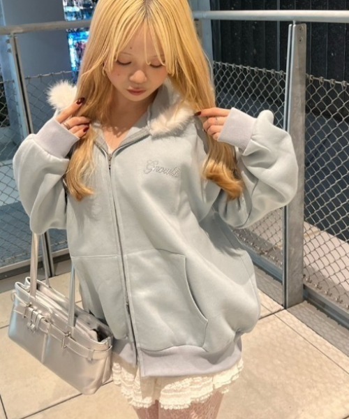 continuer de NICE CLAUP(コンティニューデナイスクラップ)の「ラメキラキラファーパーカー(パーカー・レディース・ブラック/トップグレー/オフホワイト/ピンク/サックスブルー・FREE)」の4枚目の写真