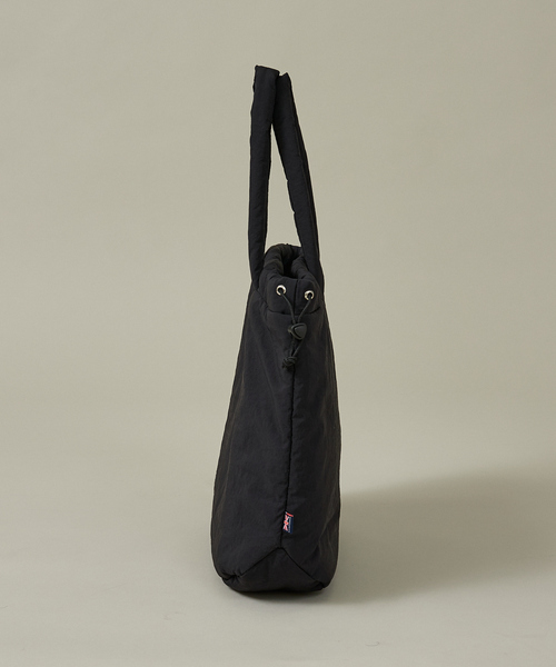 ABAHOUSE（アバハウス）の「【COBMASTER/コブマスター】PADDED-MUFFIN DRAWSTRING TOTE/パデットバッグ/パッファー/ユニセックス【WEB限定】（トートバッグ・メンズ・オレンジ/ライトベージュ/ブラック・フリー）」の7枚目の写真