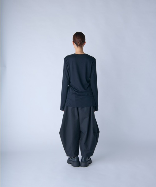 c/est(シーエ)の「【 c/est / シーエ 】 CECILY -LONG TEE- / ジャージーロンTEE 2436017 API(Tシャツ/カットソー・レディース・オフホワイト/ブラック・FREE)」の4枚目の写真