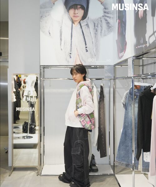 RSSC(アールエスエスシー)の「WRINKLE MIXED STRIPE CARGO PANTS - BLACK(スウェットパンツ・レディース・その他・2/1)」の9枚目の写真