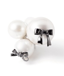 LOVE BY e.m. （ラブバイイーエム）の「フルパールリボンイヤリング/25CC/レディース/クリスマスコレクション（イヤリング）」