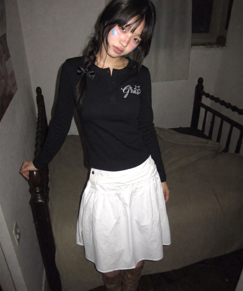 GRAVER（グレーバー）の「[ユニセックス]WINGS ヘンリーネック ロングスリーブ Tシャツ_3カラー（Tシャツ/カットソー・レディース・ベージュ/チャコール/ブラック・MEDIUM/LARGE）」の22枚目の写真