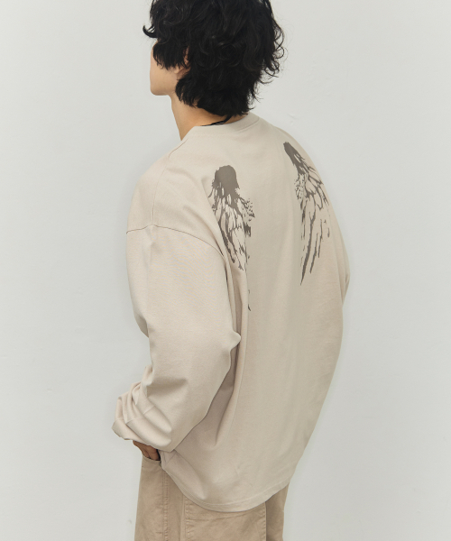 GRAVER（グレーバー）の「[ユニセックス]WINGS ヘンリーネック ロングスリーブ Tシャツ_3カラー（Tシャツ/カットソー・レディース・ベージュ/チャコール/ブラック・MEDIUM/LARGE）」の5枚目の写真