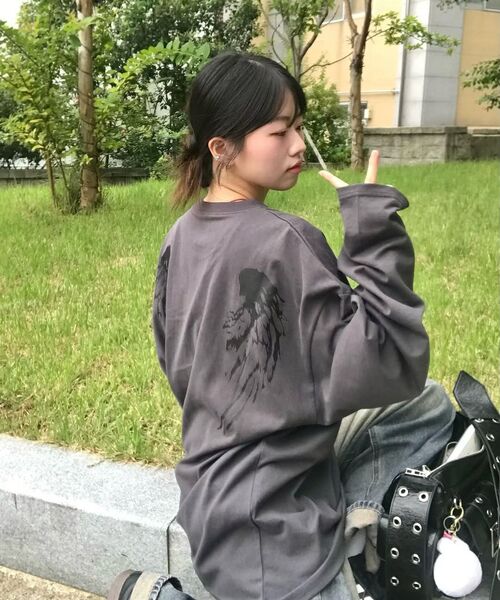 GRAVER（グレーバー）の「[ユニセックス]WINGS ヘンリーネック ロングスリーブ Tシャツ_3カラー（Tシャツ/カットソー・レディース・ベージュ/チャコール/ブラック・MEDIUM/LARGE）」の16枚目の写真
