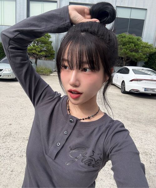 GRAVER（グレーバー）の「[ユニセックス]WINGS ヘンリーネック ロングスリーブ Tシャツ_3カラー（Tシャツ/カットソー・レディース・ベージュ/チャコール/ブラック・MEDIUM/LARGE）」の21枚目の写真