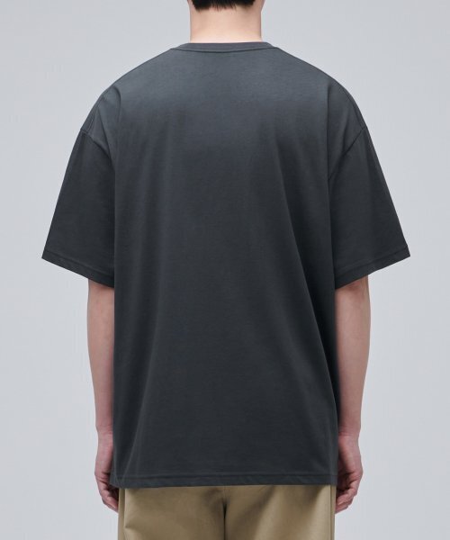 MUSINSA STANDARD（ムシンサスタンダード）の「[クールタンダード] オーバーサイズクルーネックTシャツ [ダークグレー]（Tシャツ/カットソー・メンズ・その他・SMALL/MEDIUM/LARGE/X-LARGE/XX-LARGE/XXX-LARGE）」の3枚目の写真