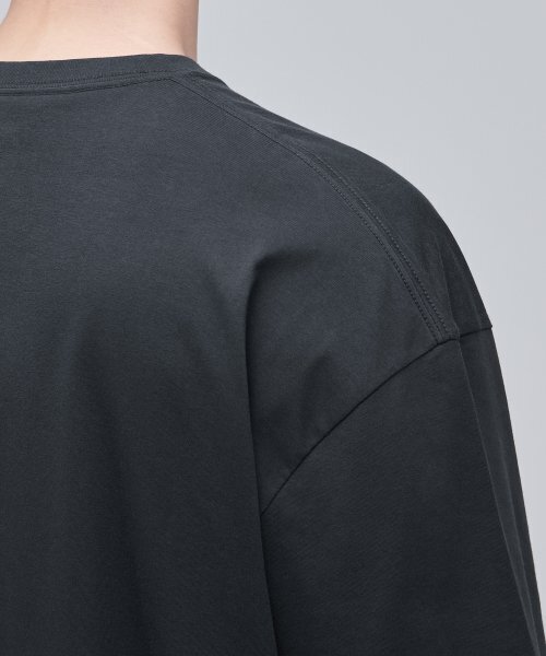 MUSINSA STANDARD（ムシンサスタンダード）の「[クールタンダード] オーバーサイズクルーネックTシャツ [ダークグレー]（Tシャツ/カットソー・メンズ・その他・SMALL/MEDIUM/LARGE/X-LARGE/XX-LARGE/XXX-LARGE）」の6枚目の写真