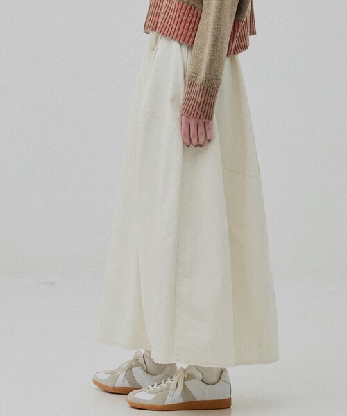 PUBLIC TOKYO（パブリックトウキョウ）の「スカルプトカーブスカート（スカート・レディース・ホワイト/ブラック・1/2）」の2枚目の写真