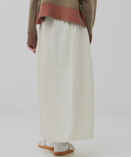 PUBLIC TOKYO（パブリックトウキョウ）の「スカルプトカーブスカート（スカート・レディース・ホワイト/ブラック・1/2）」の18枚目の写真