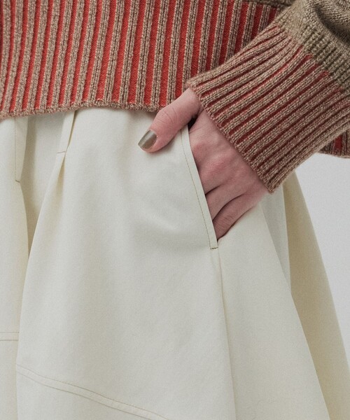 PUBLIC TOKYO（パブリックトウキョウ）の「スカルプトカーブスカート（スカート・レディース・ホワイト/ブラック・1/2）」の21枚目の写真