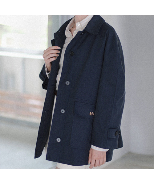 SLOWLOLLI(スローローリ)の「Metal emblem half trench coat(トレンチコート・レディース・Beige/ネイビー・FREE)」の1枚目の写真