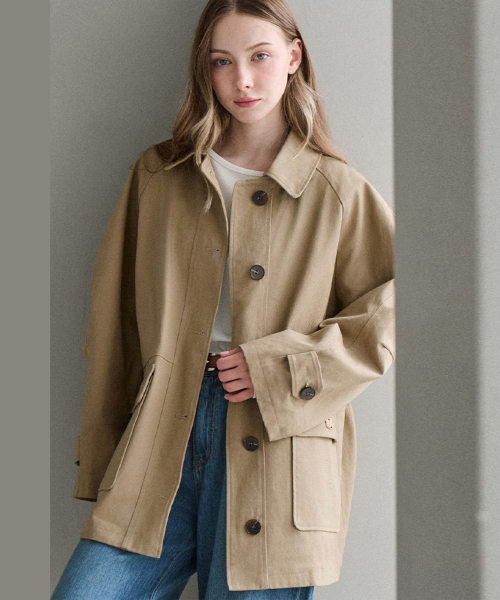 SLOWLOLLI(スローローリ)の「Metal emblem half trench coat(トレンチコート・レディース・Beige/ネイビー・FREE)」の4枚目の写真