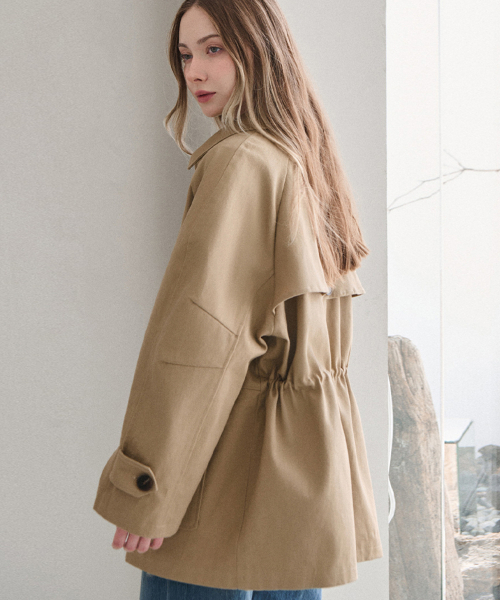 SLOWLOLLI(スローローリ)の「Metal emblem half trench coat(トレンチコート・レディース・Beige/ネイビー・FREE)」の6枚目の写真