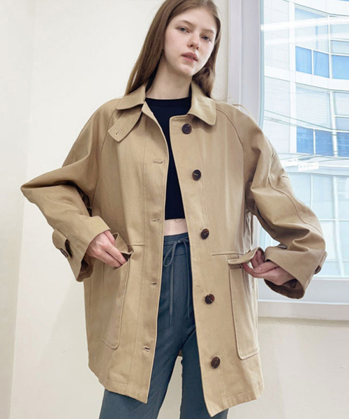 SLOWLOLLI(スローローリ)の「Metal emblem half trench coat(トレンチコート・レディース・Beige/ネイビー・FREE)」の7枚目の写真