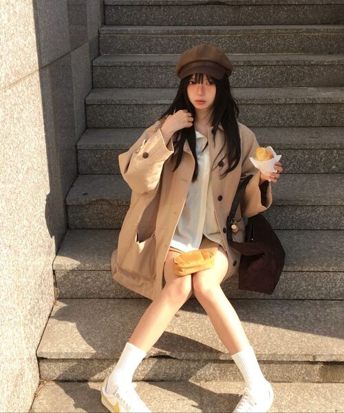 SLOWLOLLI(スローローリ)の「Metal emblem half trench coat(トレンチコート・レディース・Beige/ネイビー・FREE)」の8枚目の写真