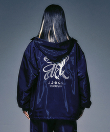 NYXX（エヌワイエックスエックス）の「P.O.M EMBLEM HOOD JACKET NAVY（ナイロンジャケット）」