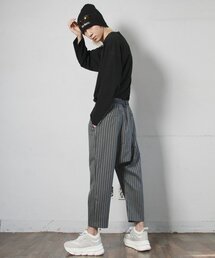 DEMARC（ドゥマーク）の「ワイドバギーフィットツータックストライプパンツグレー（スラックス）」