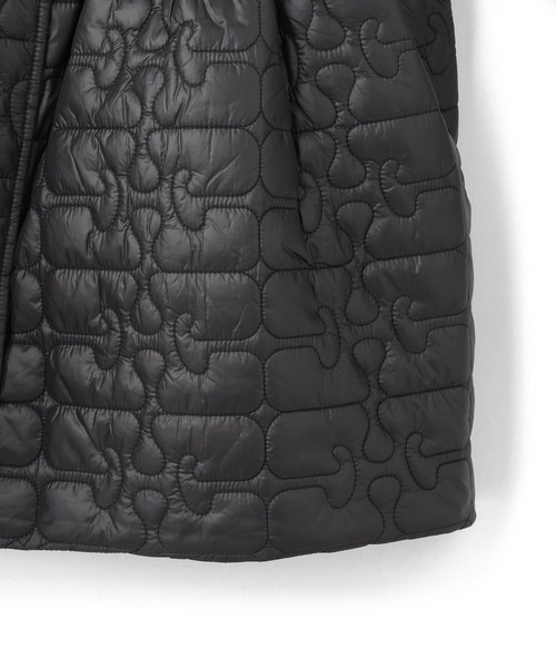 GANNI（ガニー）の「【GANNI(ガニー)】Shiny Quilt Midi Jacket w. Flare（ステンカラーコート・レディース・カーキ/ブラック・M）」の9枚目の写真